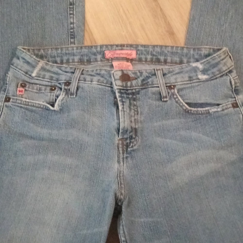 Aeropostale bootcut jeans. Like new. Cute jeans.